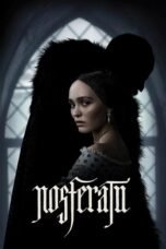 Poster film Nosferatu, menampilkan suasana gotik gelap dengan seorang wanita muda yang dihantui dan vampir menyeramkan dalam bayangan, menggambarkan obsesi dan teror.